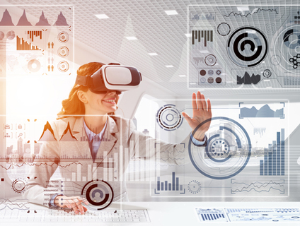 ヘッドマウントディスプレイを装着した女性が仮想のデータを操作する