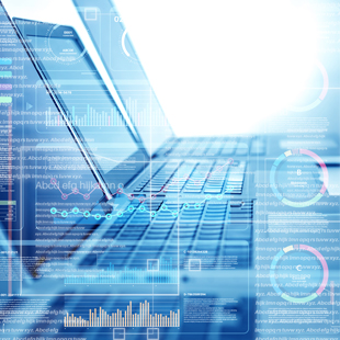 ラップトップPCにオーバーレイするデータとグラフ