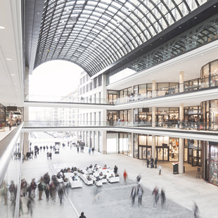 複合商業施設のエントランス