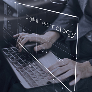 ラップトップPCを操作する手元,オーバーレイするDigital Technologyの文字