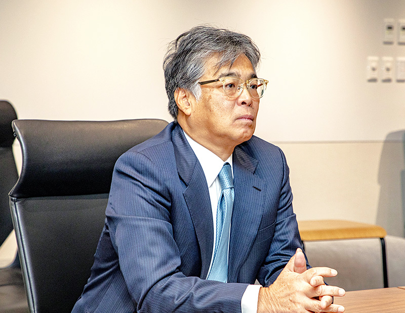 議論を真剣に聞く_時田社長