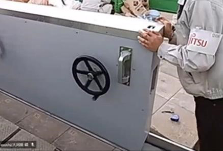 (b)スライド式ゲート