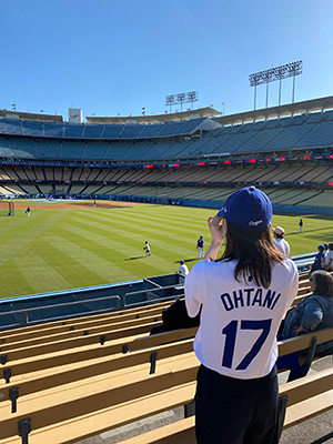 Watching a baseball game in the U.S. as a casual fan. I loved the massive stadium and the entertainment experience that feels quite different from Japan.