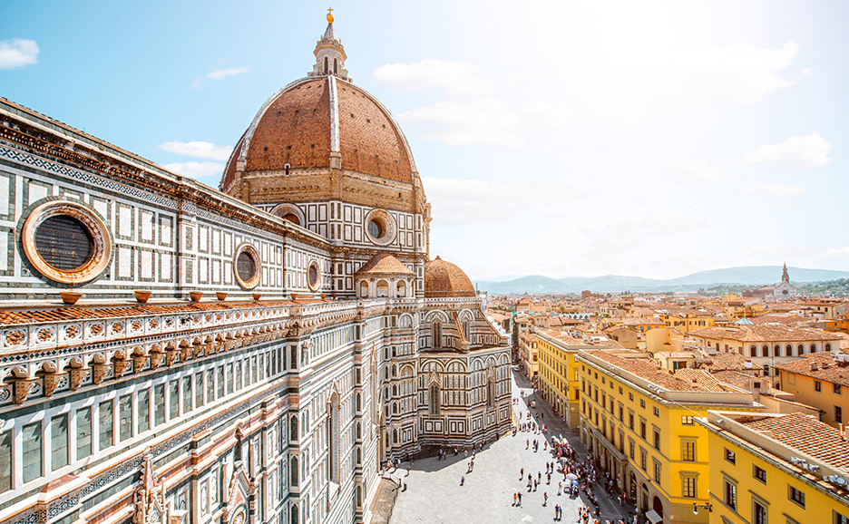 イタリアのフィレンツェにあるドゥオーモ（サンタ・マリア・デル・フィオーレ大聖堂）の鳥瞰図。