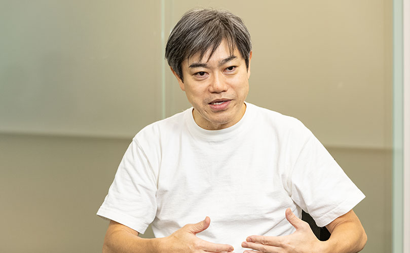 Scene from an interview showing Satoshi Mihara, Head of Global Technology Practice, Managing Partner, Uvance Wayfinders, Fujitsu Limited