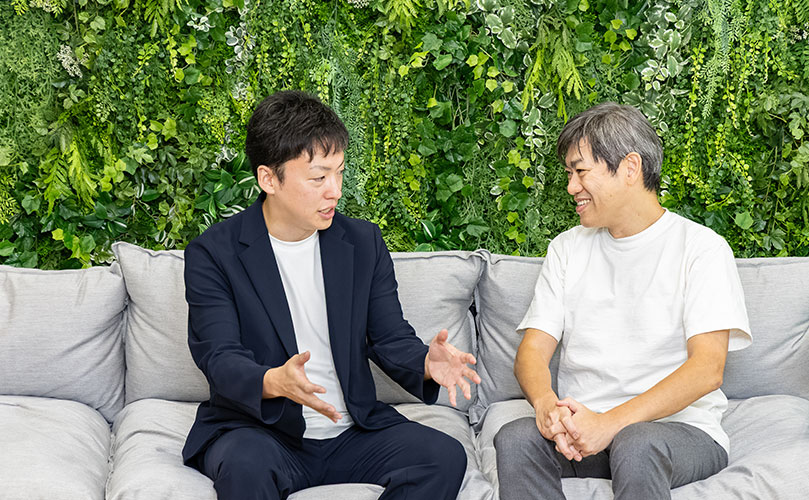 Scene from an interview showing Satoshi Mihara and Takeshi Sato, Uvance Wayfinders, Fujitsu Limited
