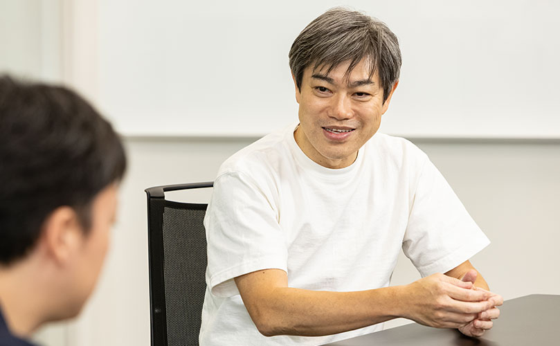 Scene from an interview showing Satoshi Mihara, Head of Global Technology Practice, Managing Partner, Uvance Wayfinders, Fujitsu Limited